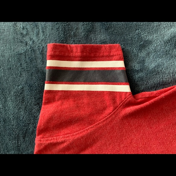 Red tee - Picture 4 of 5
